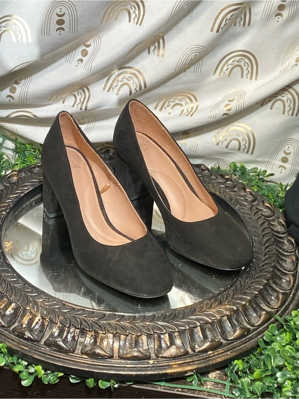 Time and Tru Black Suede Round-Toe Heels